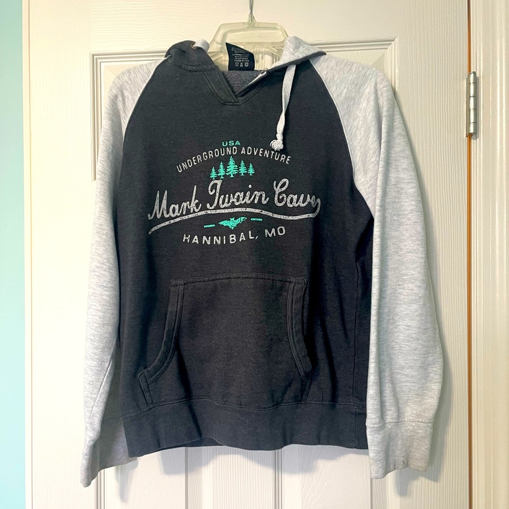 Like New Mark Twain Cave Sweatshirt